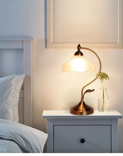 Pastoral Flower Table Lamp – Vintage Antique Metal Desk Light for Bedroom & Study